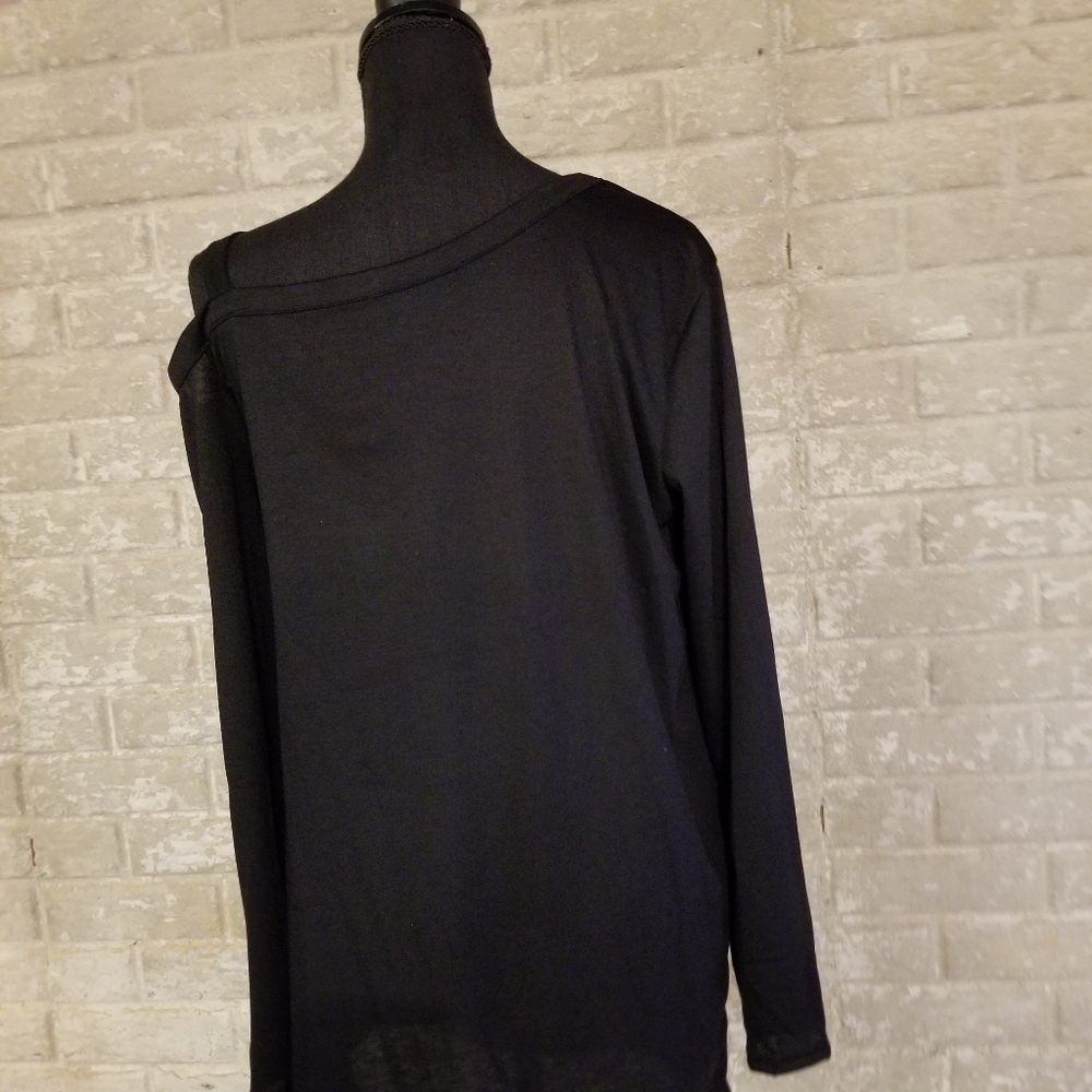 Absolutely Gorgeous cold shoulder blouse - Picture 7 of 7